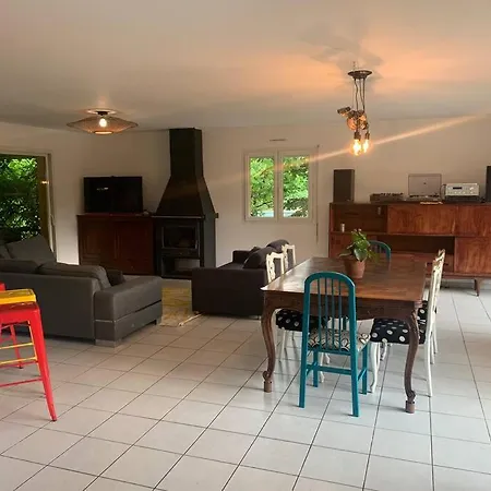 別荘 Spacious Happy House, Pool & Garden